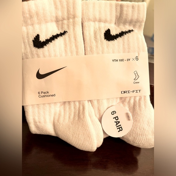 Nike Kids Cushioned Crew Socks, 6 Pairs, Sock Size 5-7, Shoe Size 10C- 3Y - Picture 2 of 4